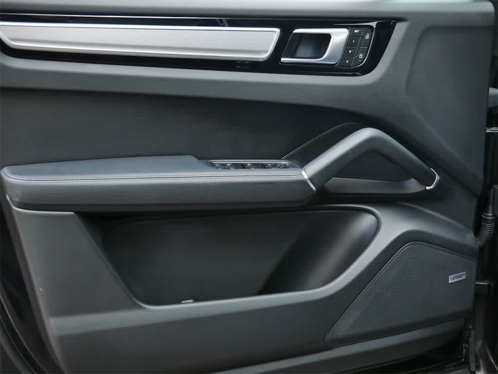 Thumbnail: 2023 Porsche Cayenne - 11