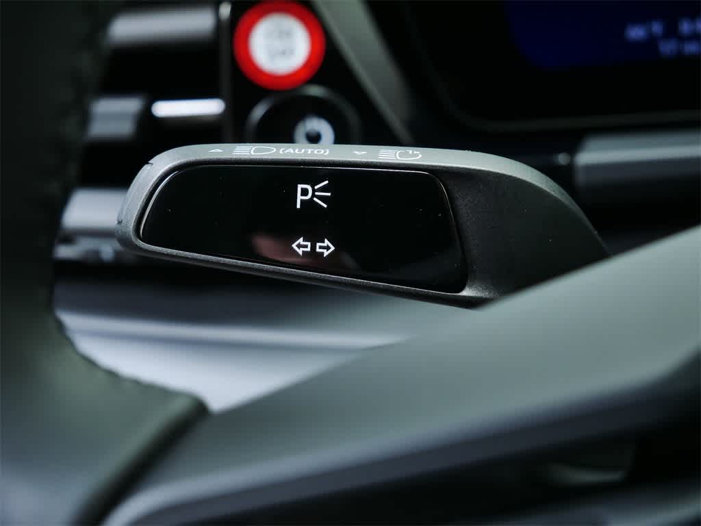 Thumbnail: 2025 Porsche Macan - 23