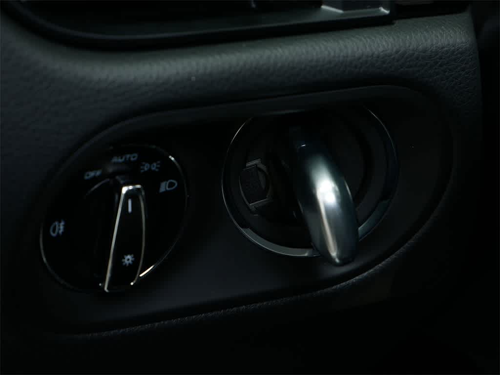 Thumbnail: 2025 Porsche Macan - 15