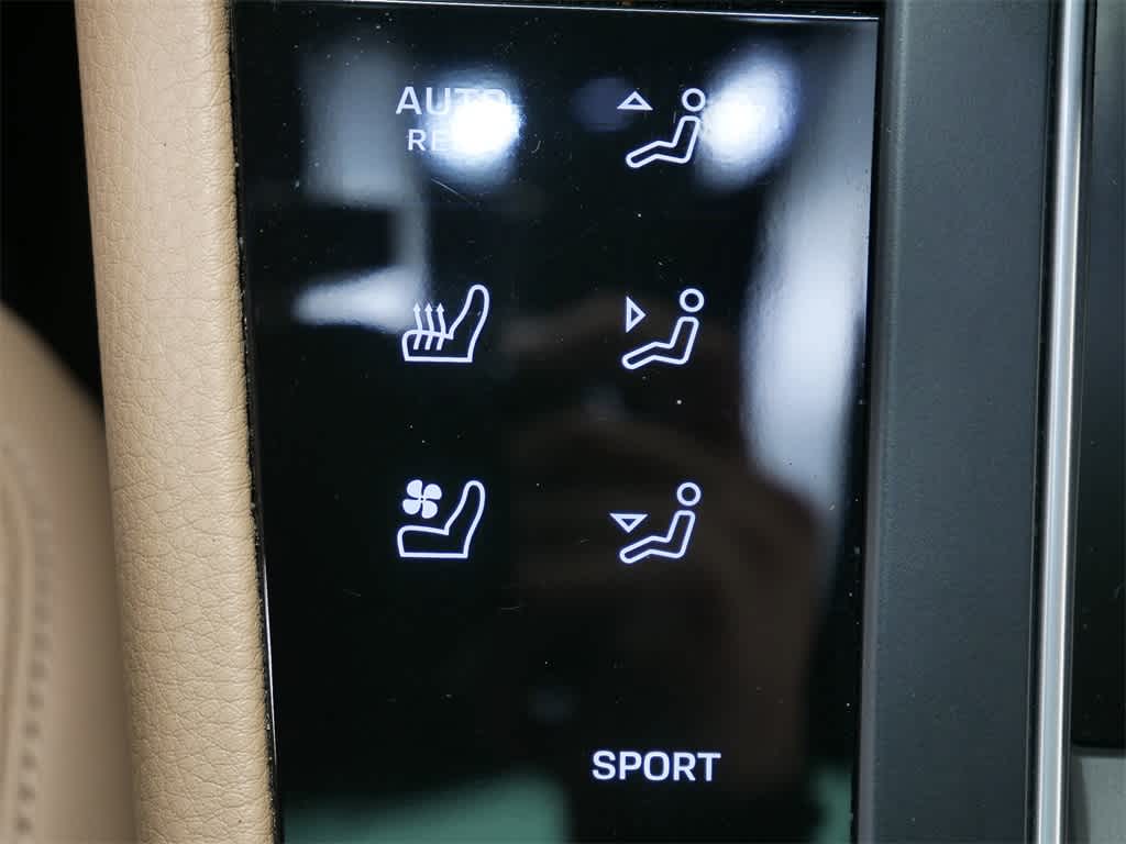 Thumbnail: 2023 Porsche Macan - 26