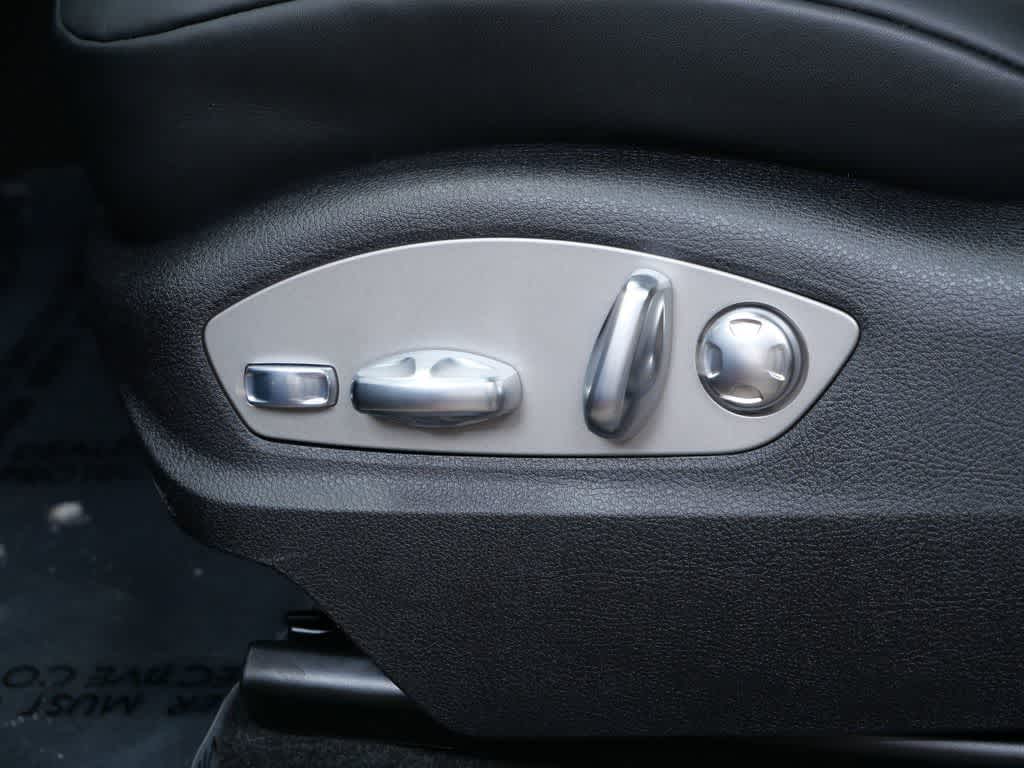 Thumbnail: 2026 Porsche Macan - 12