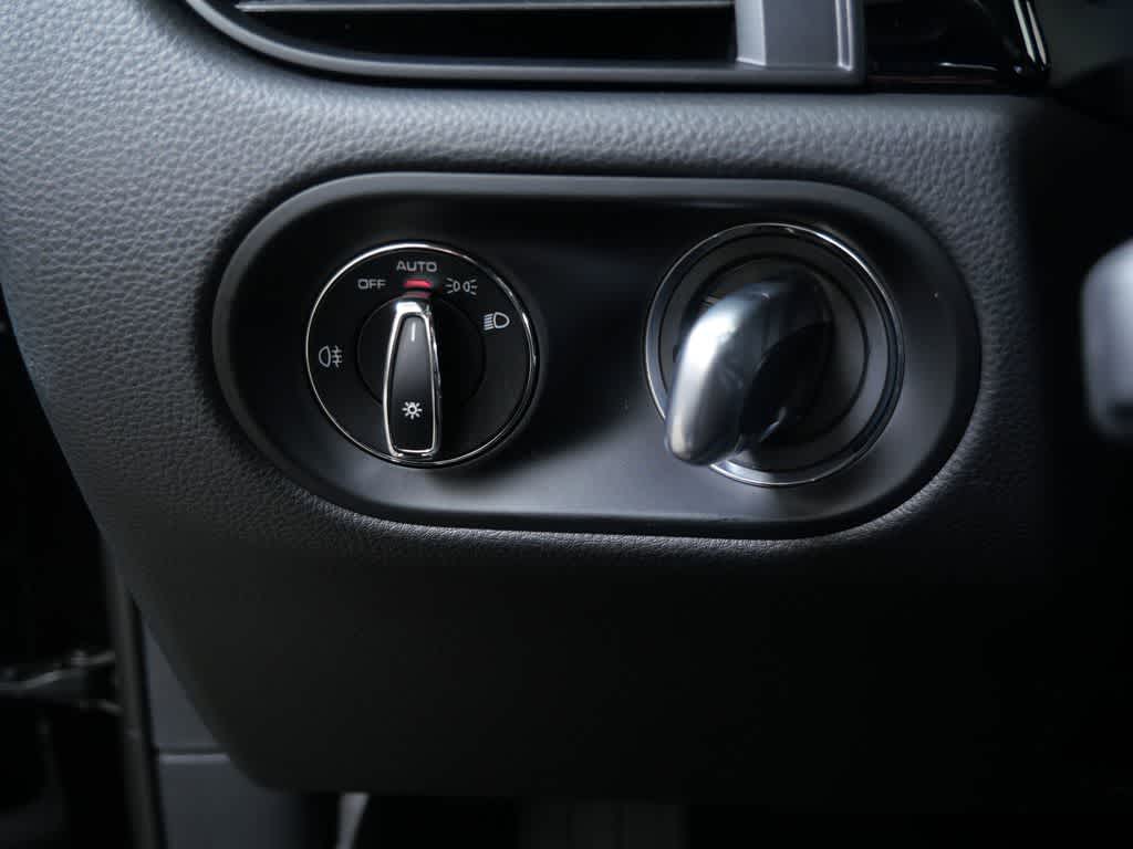 Thumbnail: 2024 Porsche Macan - 16