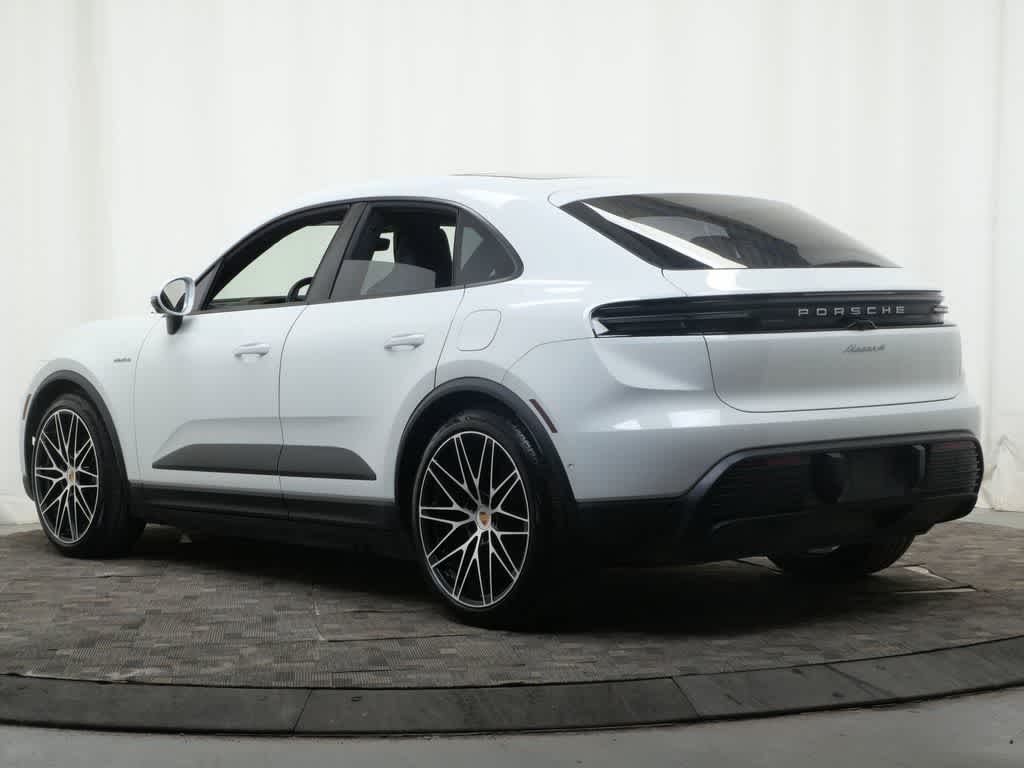 Thumbnail: 2024 Porsche Macan - 3