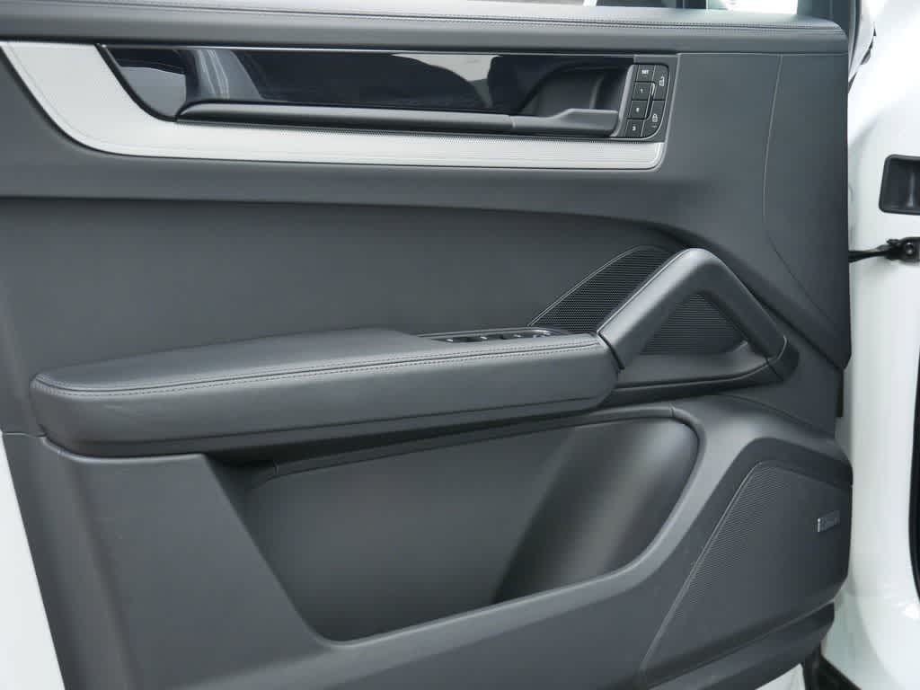 Thumbnail: 2025 Porsche Cayenne - 11