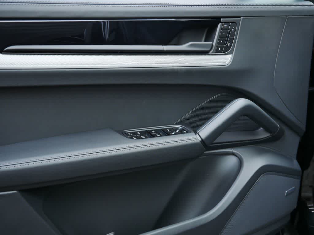 Thumbnail: 2026 Porsche Cayenne - 11