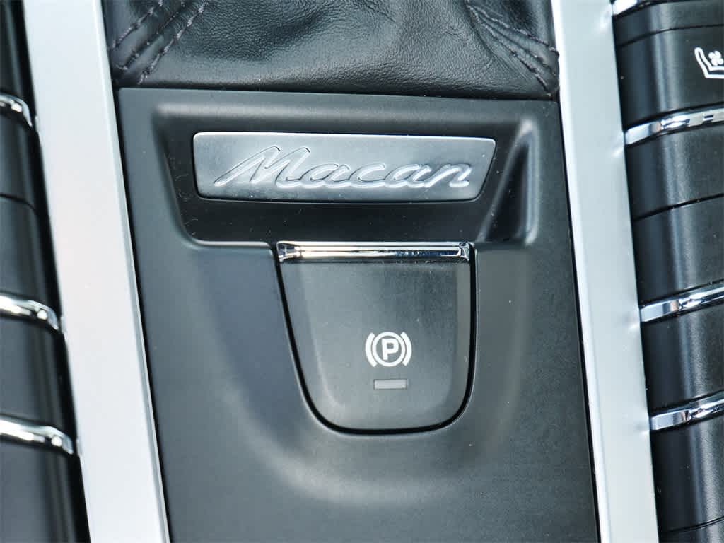 Thumbnail: 2016 Porsche Macan - 23