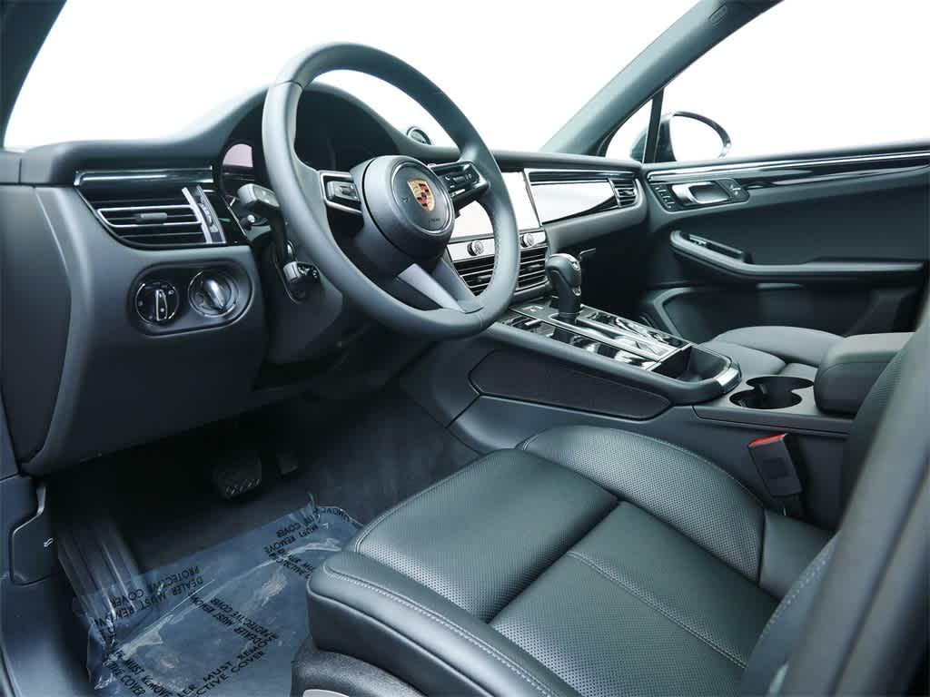 Thumbnail: 2025 Porsche Macan - 4