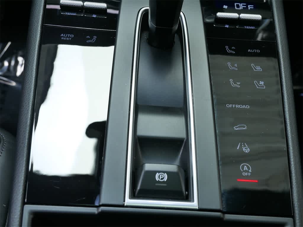 Thumbnail: 2025 Porsche Macan - 25