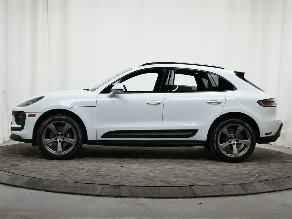 Thumbnail: 2025 Porsche Macan - 2