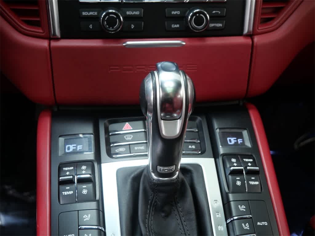 Thumbnail: 2015 Porsche Macan - 24