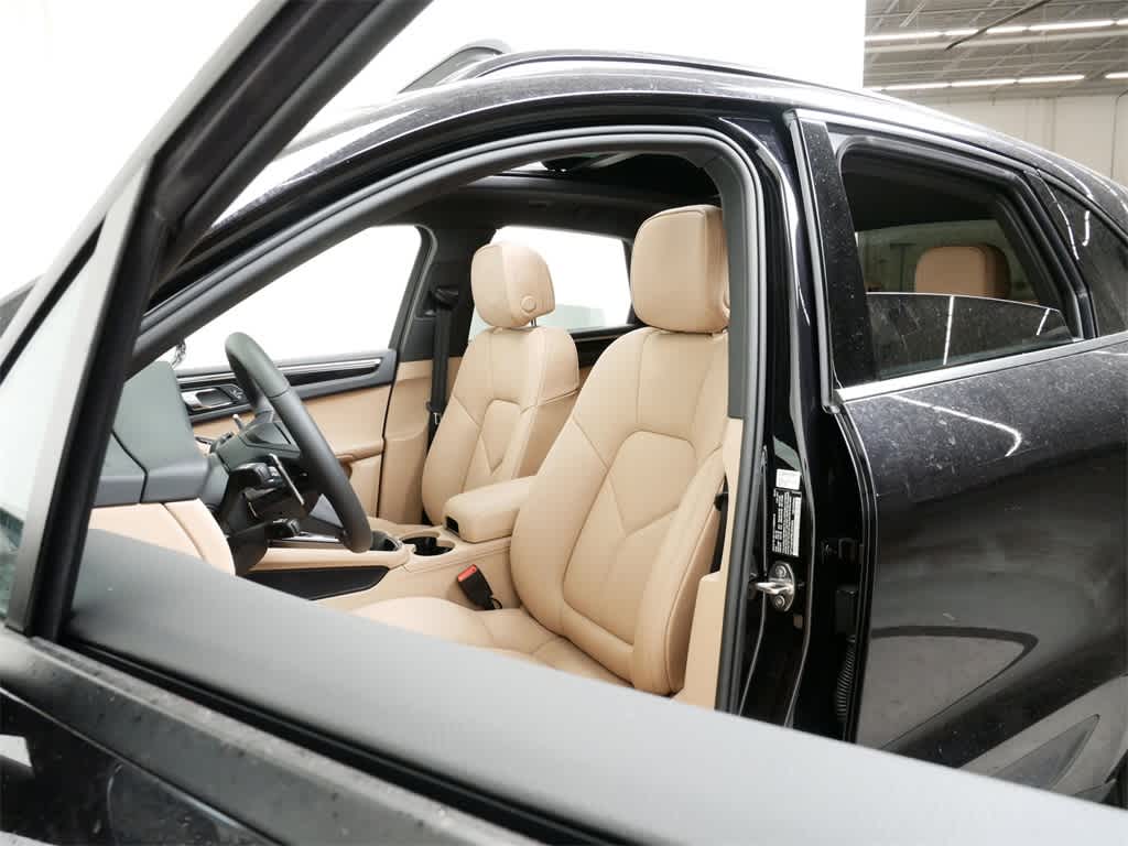 Thumbnail: 2025 Porsche Macan - 5