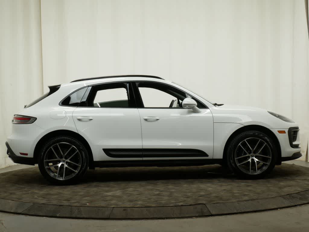 Thumbnail: 2025 Porsche Macan - 8