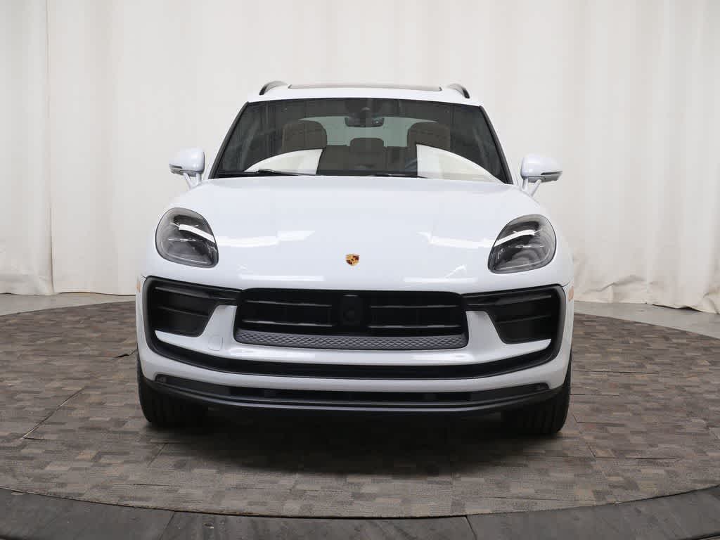 Thumbnail: 2023 Porsche Macan - 10