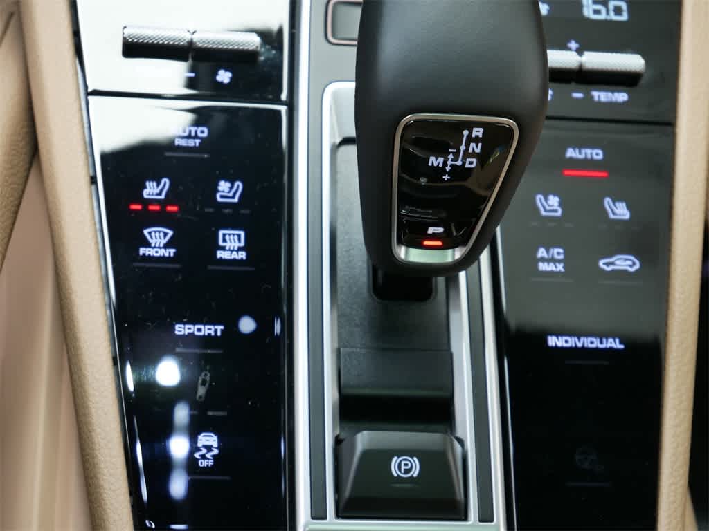 Thumbnail: 2022 Porsche Cayenne - 26