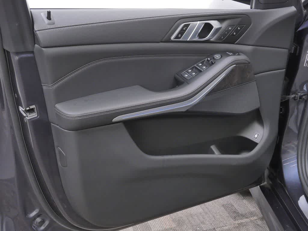 Thumbnail: 2021 BMW X5 - 11
