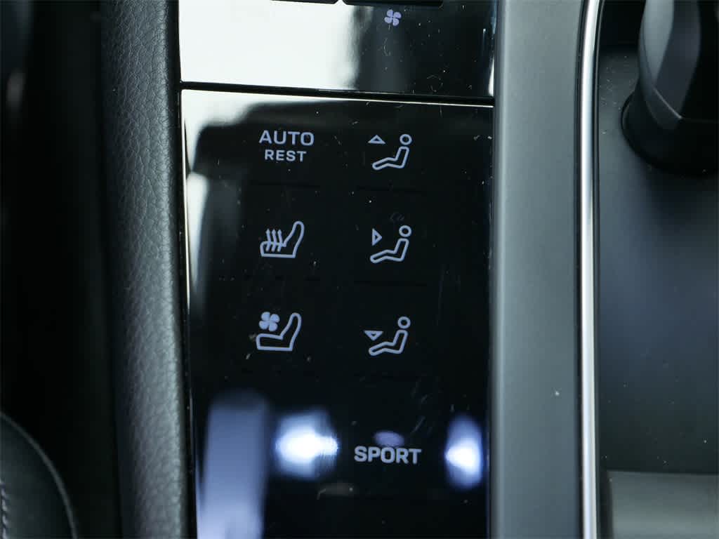 Thumbnail: 2025 Porsche Macan - 26