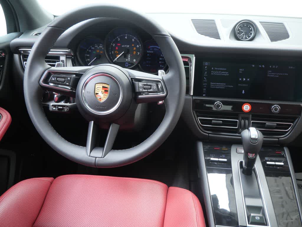 Thumbnail: 2026 Porsche Macan - 16