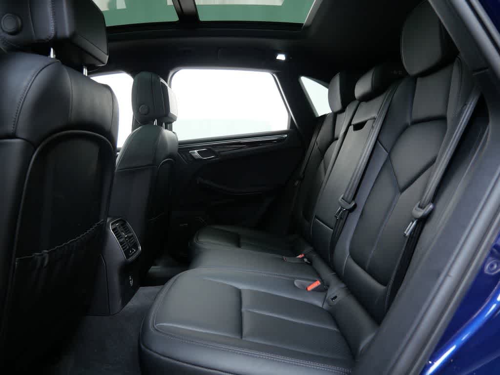 Thumbnail: 2025 Porsche Macan - 12
