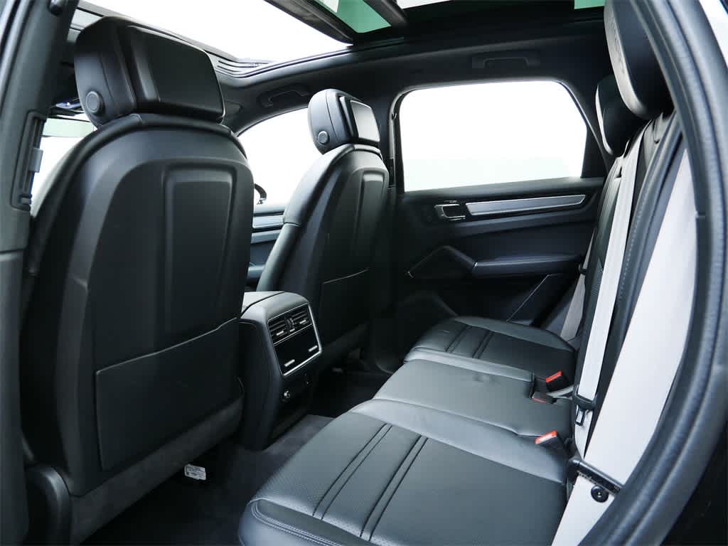 Thumbnail: 2023 Porsche Cayenne - 13