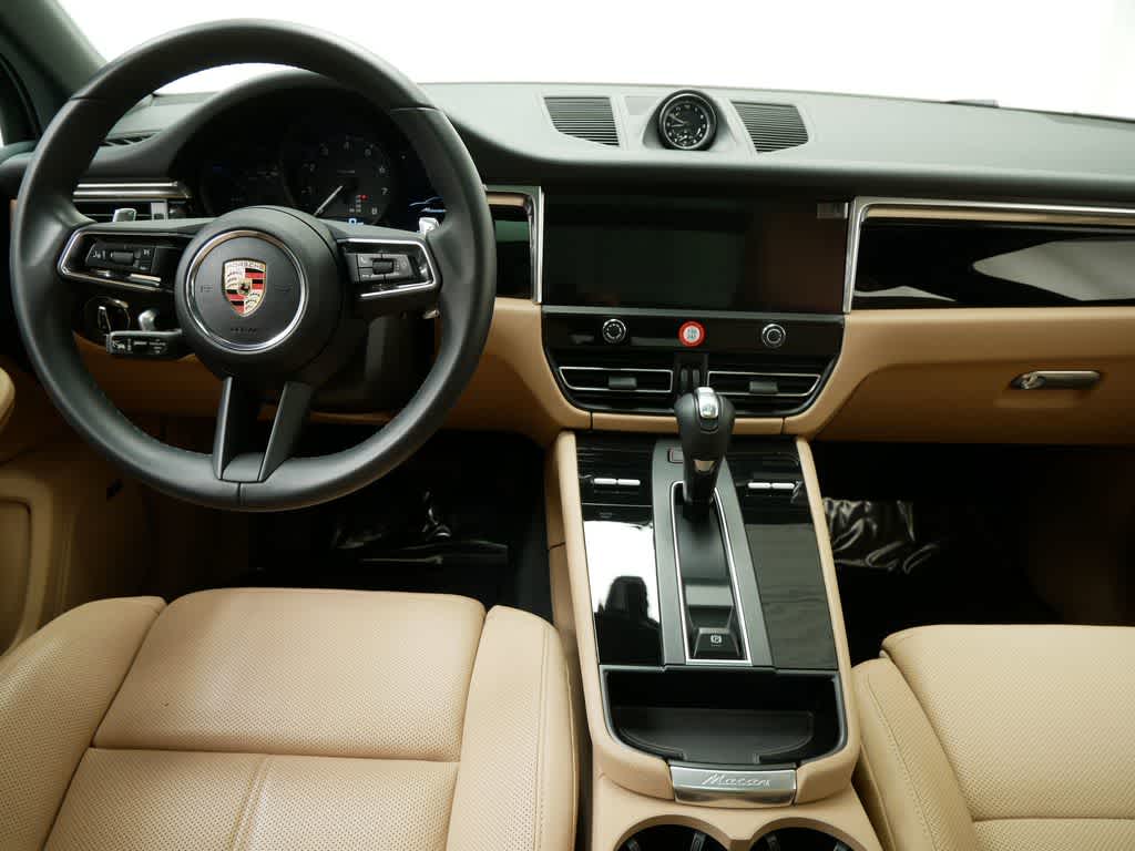 Thumbnail: 2025 Porsche Macan - 16