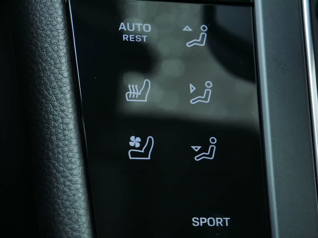 Thumbnail: 2026 Porsche Macan - 27