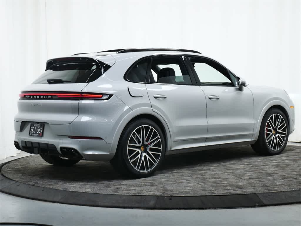 Thumbnail: 2024 Porsche Cayenne - 7