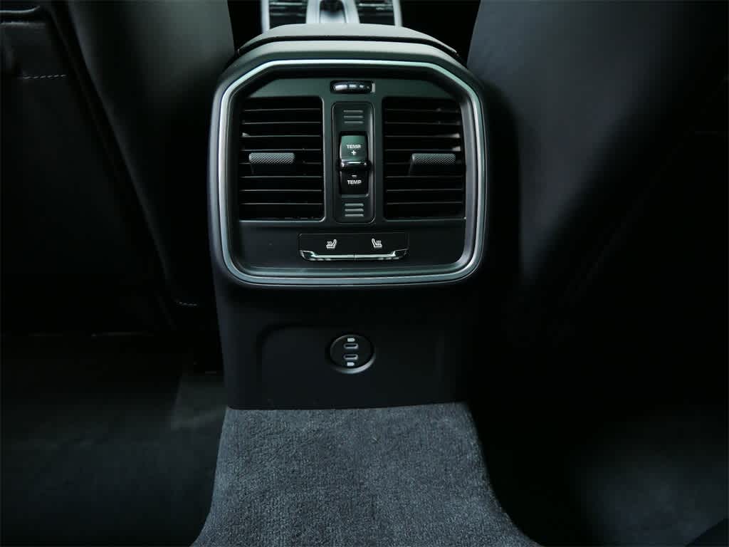 Thumbnail: 2026 Porsche Macan - 15