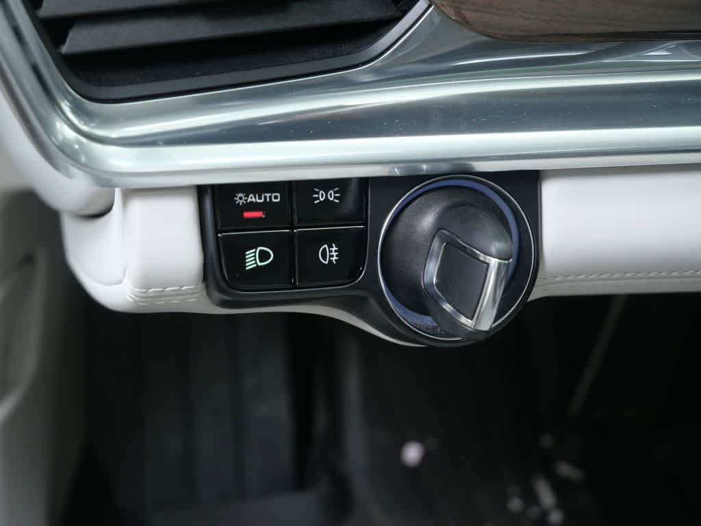 Thumbnail: 2017 Porsche Panamera - 21