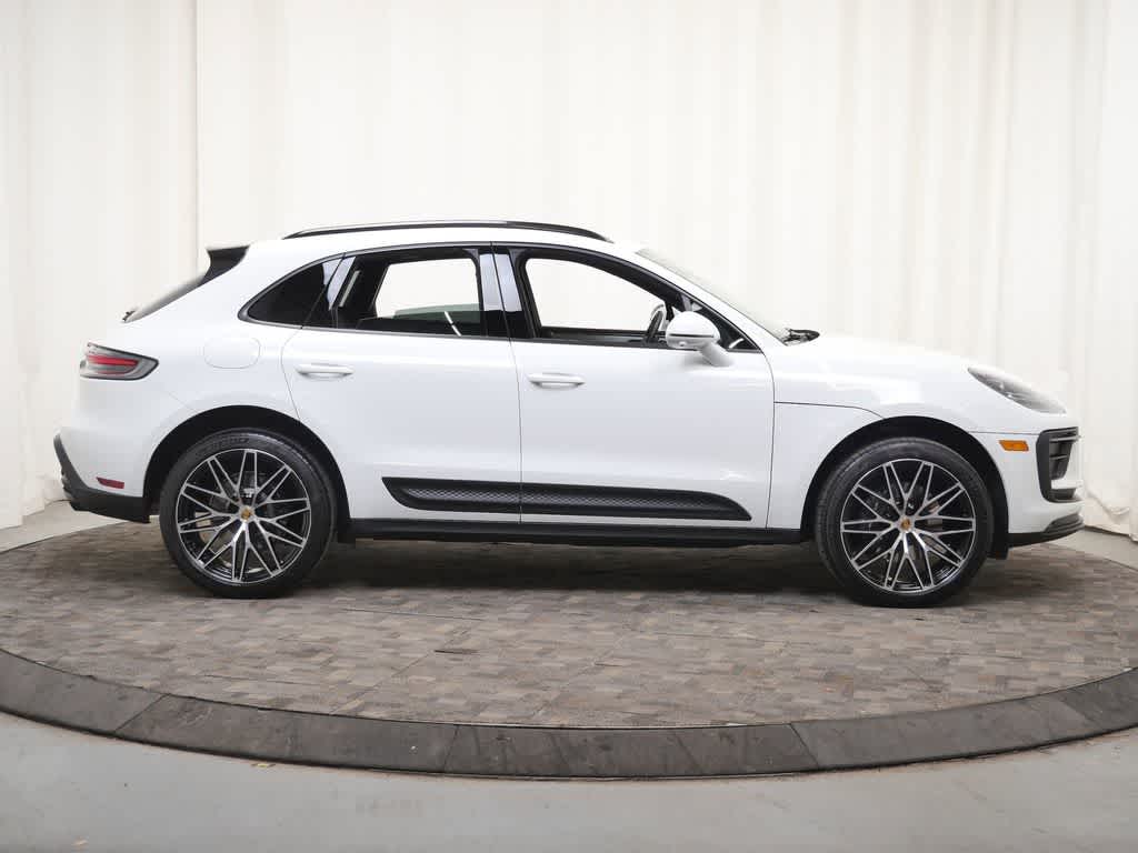 Thumbnail: 2026 Porsche Macan - 8