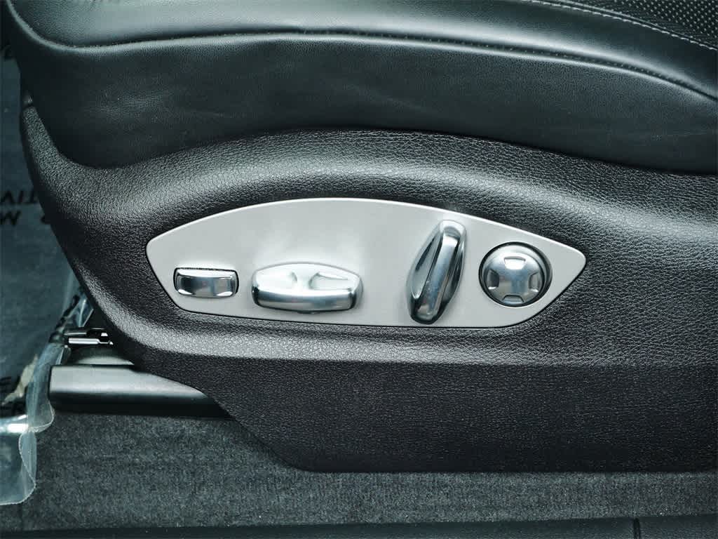 Thumbnail: 2025 Porsche Macan - 12