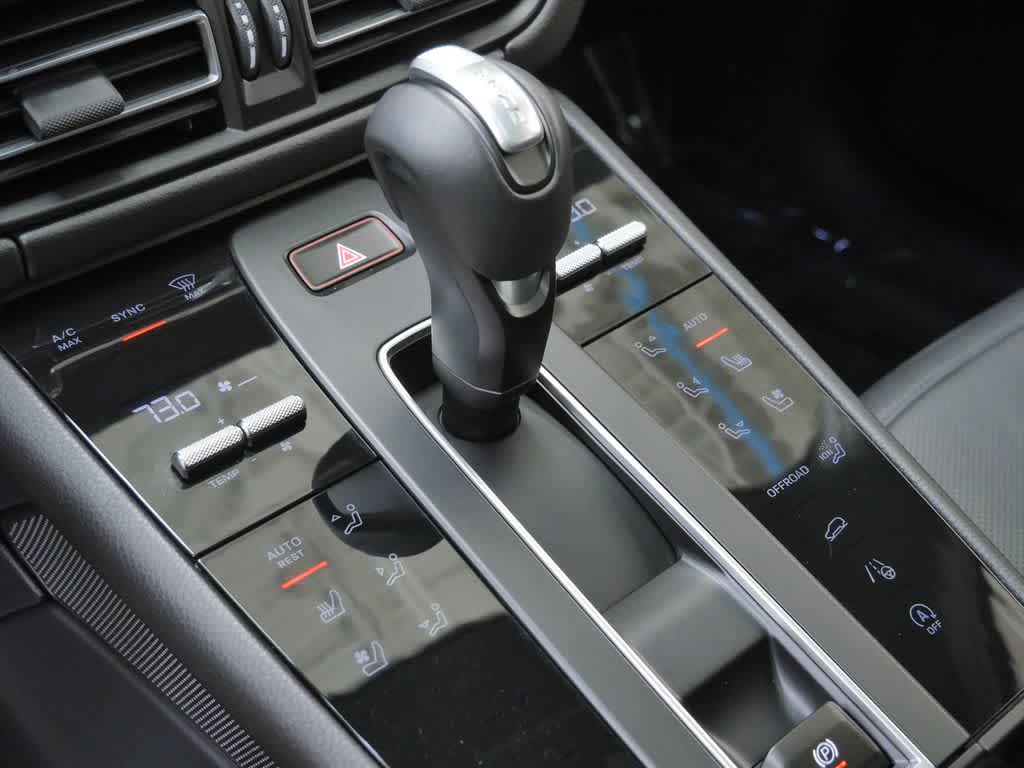 Thumbnail: 2026 Porsche Macan - 26