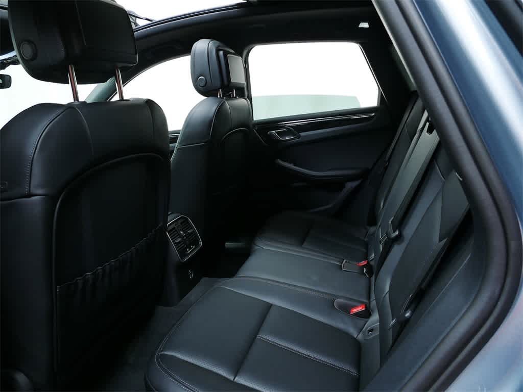 2025 Porsche Macan  14