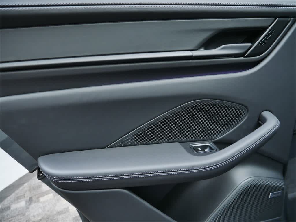 Thumbnail: 2025 Porsche Macan - 16