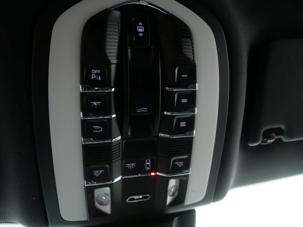 Thumbnail: 2026 Porsche Macan - 27