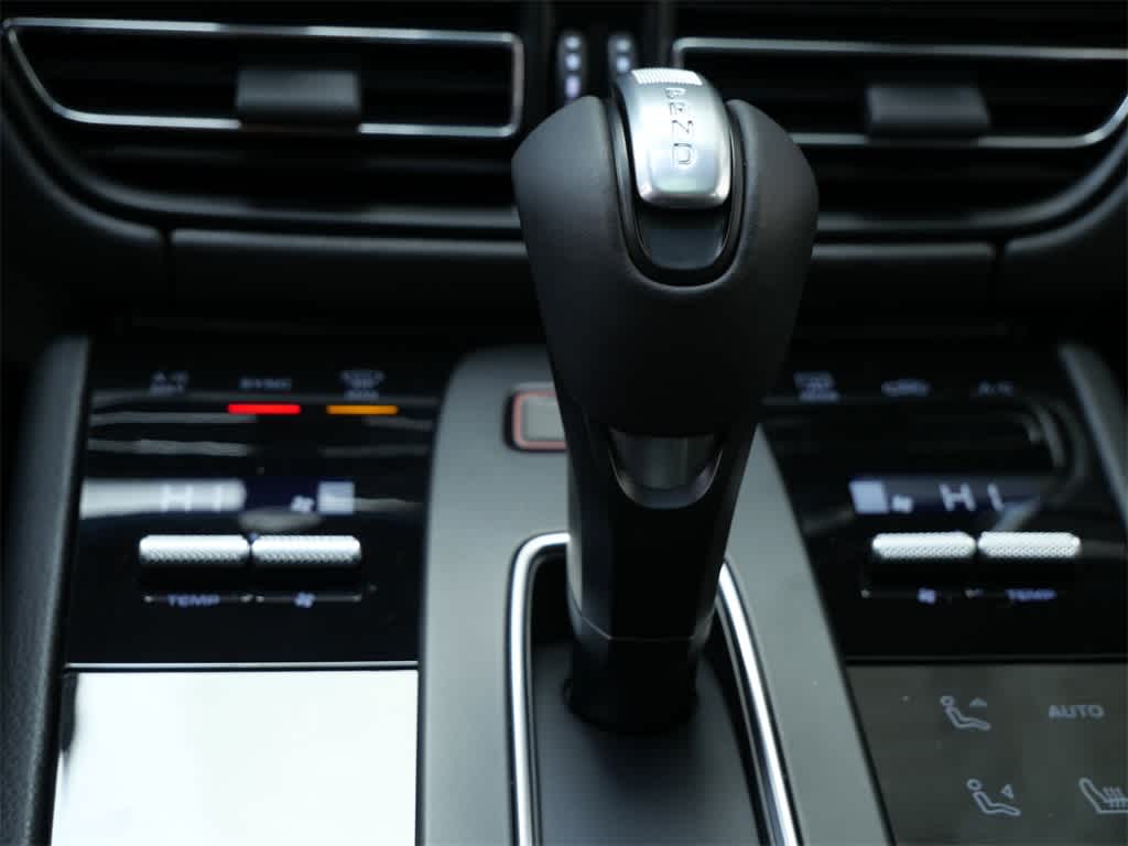 Thumbnail: 2026 Porsche Macan - 27