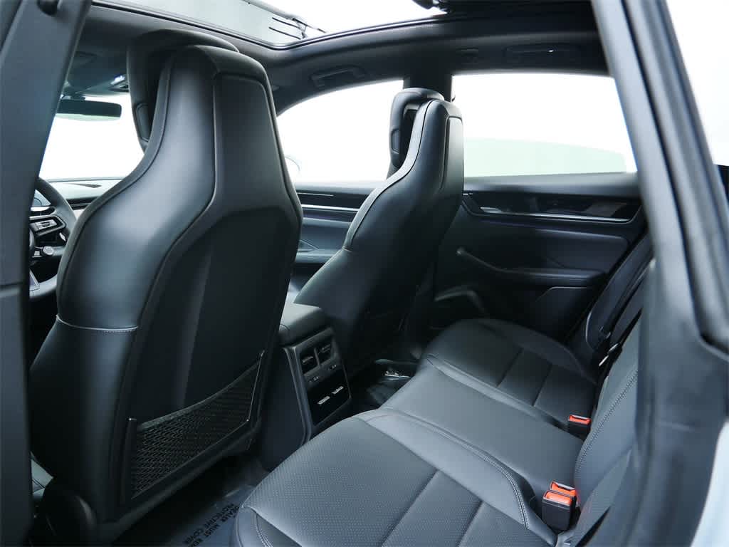 Thumbnail: 2025 Porsche Macan - 13