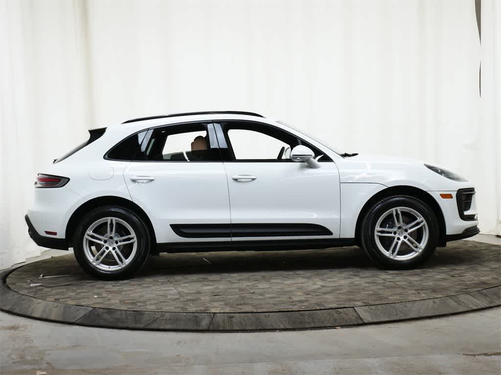 Thumbnail: 2026 Porsche Macan - 8