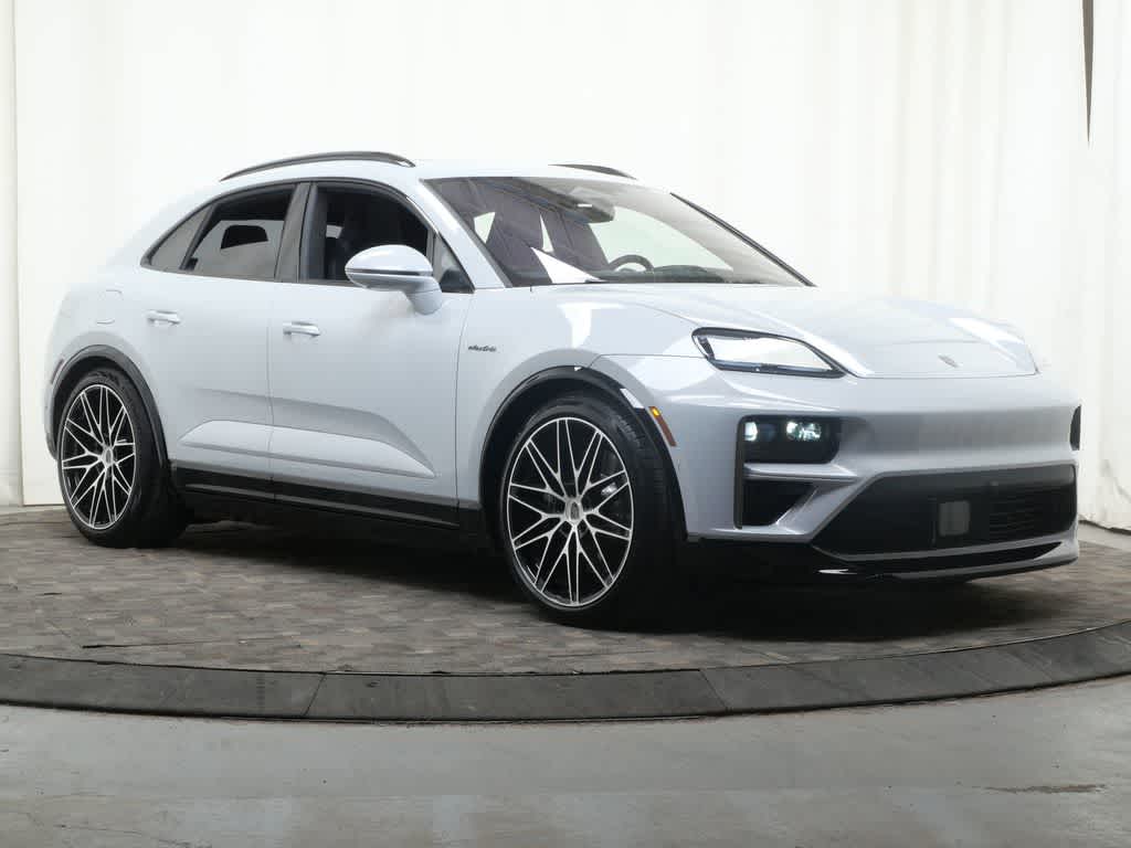 Thumbnail: 2026 Porsche Macan - 9