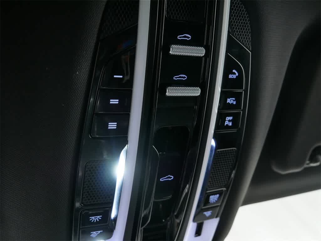 Thumbnail: 2023 Porsche Panamera - 27