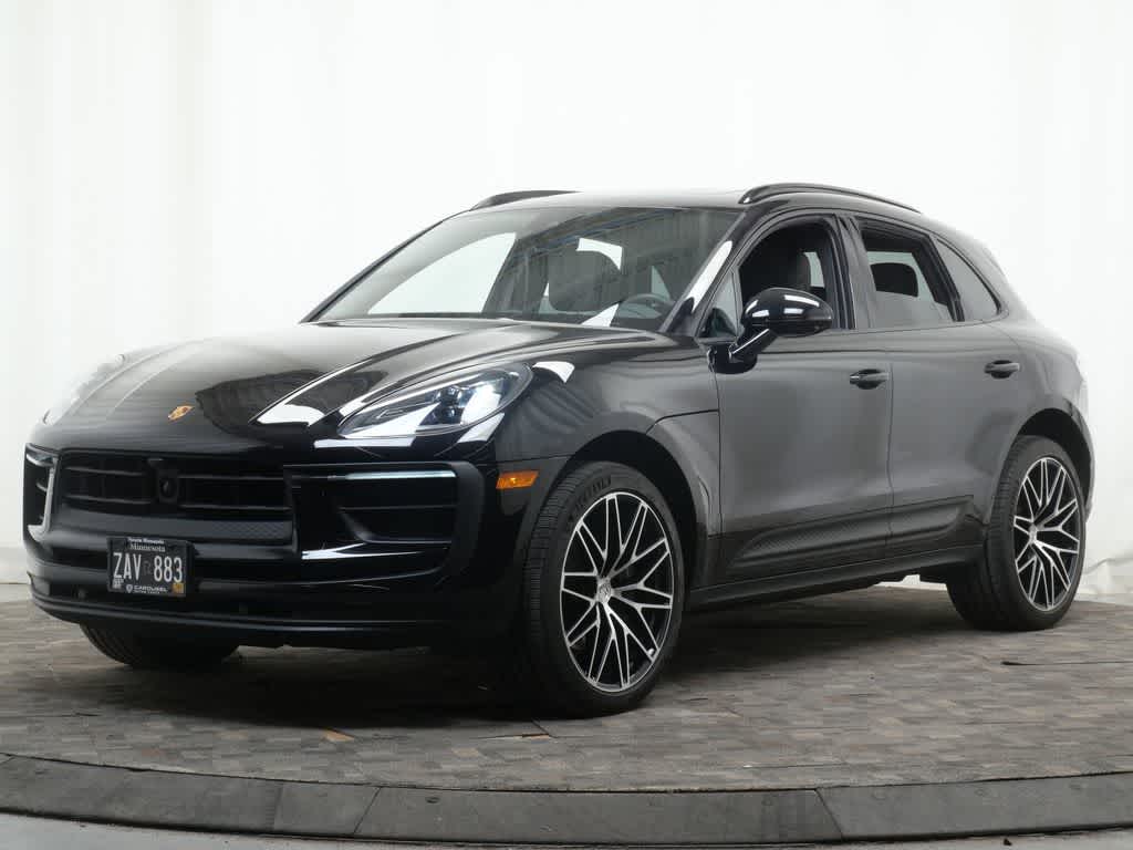 Thumbnail: 2024 Porsche Macan - 1