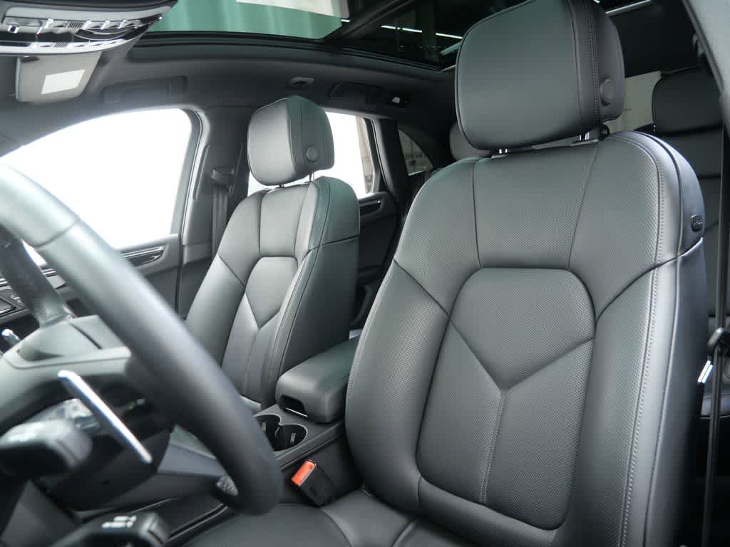 Thumbnail: 2024 Porsche Macan - 5