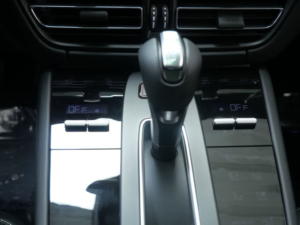 Thumbnail: 2026 Porsche Macan - 29