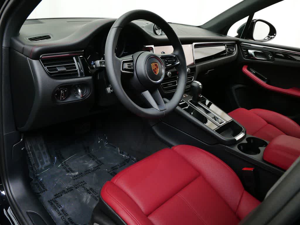 Thumbnail: 2026 Porsche Macan - 4