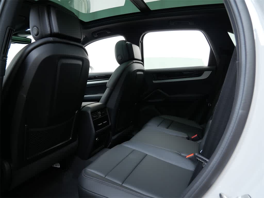 Thumbnail: 2026 Porsche Cayenne - 13