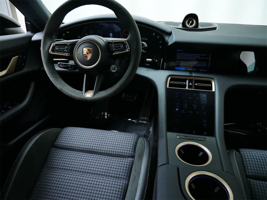Thumbnail: 2025 Porsche Taycan - 16