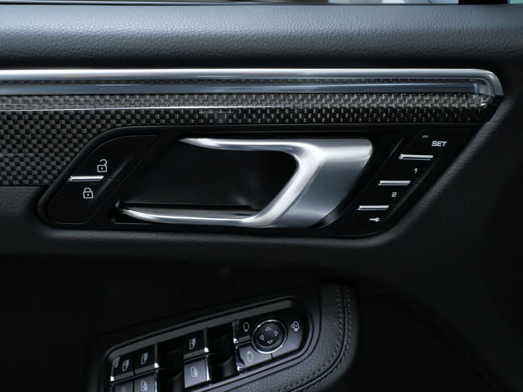 Thumbnail: 2025 Porsche Macan - 18