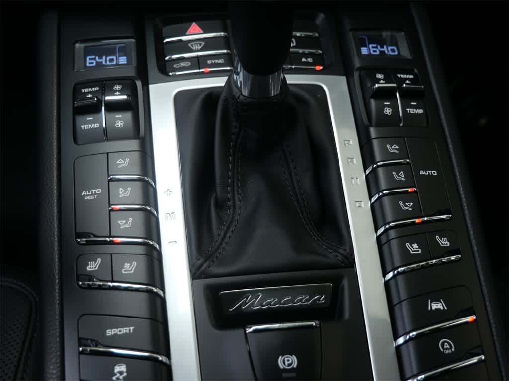 Thumbnail: 2020 Porsche Macan - 20