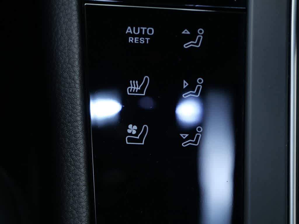 Thumbnail: 2026 Porsche Macan - 28