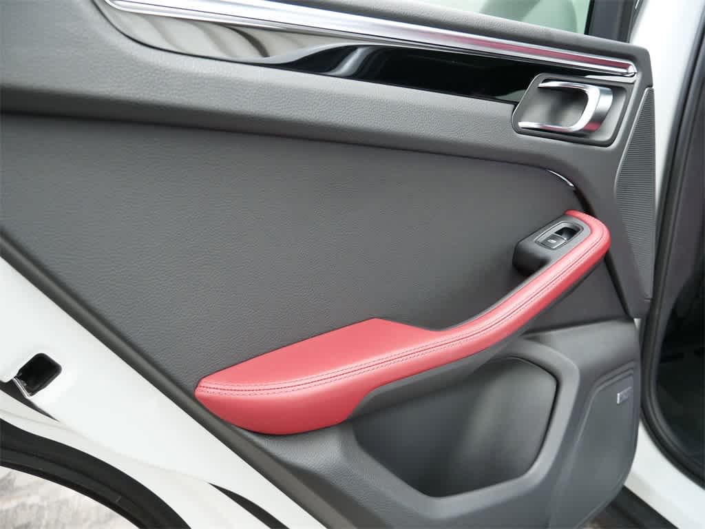 Thumbnail: 2023 Porsche Macan - 14