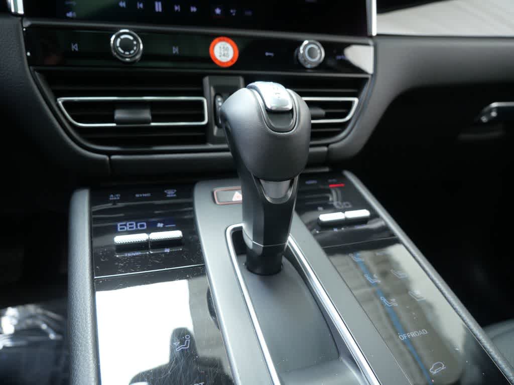 Thumbnail: 2026 Porsche Macan - 23